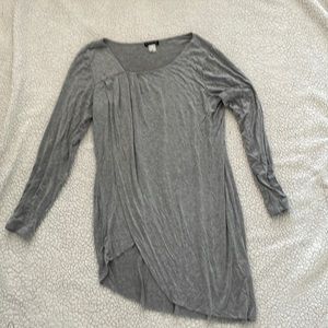 Asymmetrical flowy top